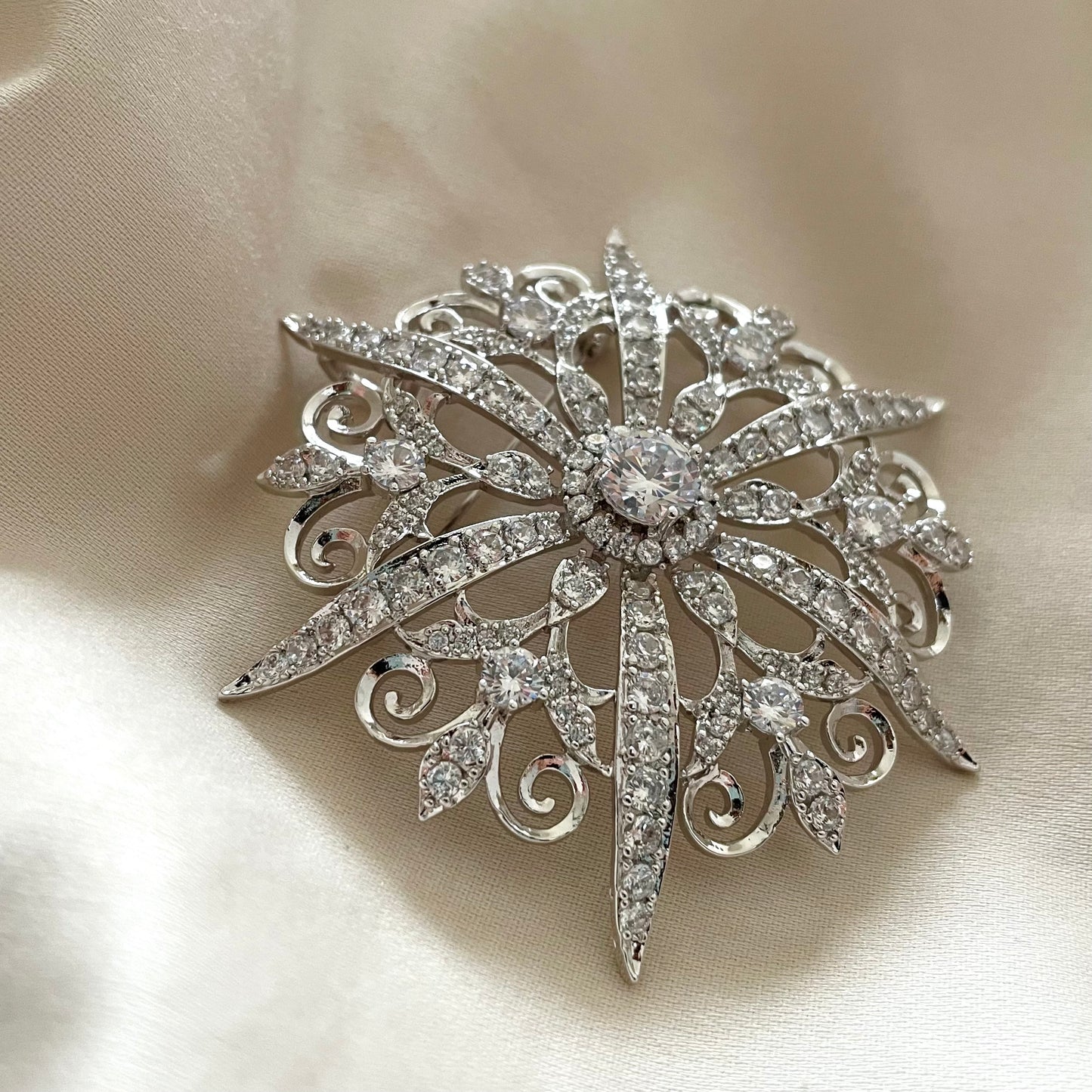 B02 : Silver Brooch