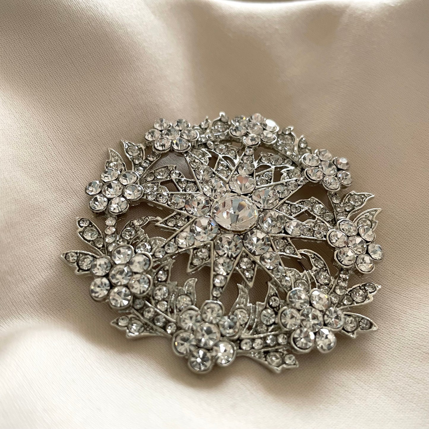 B07 : Silver Brooch