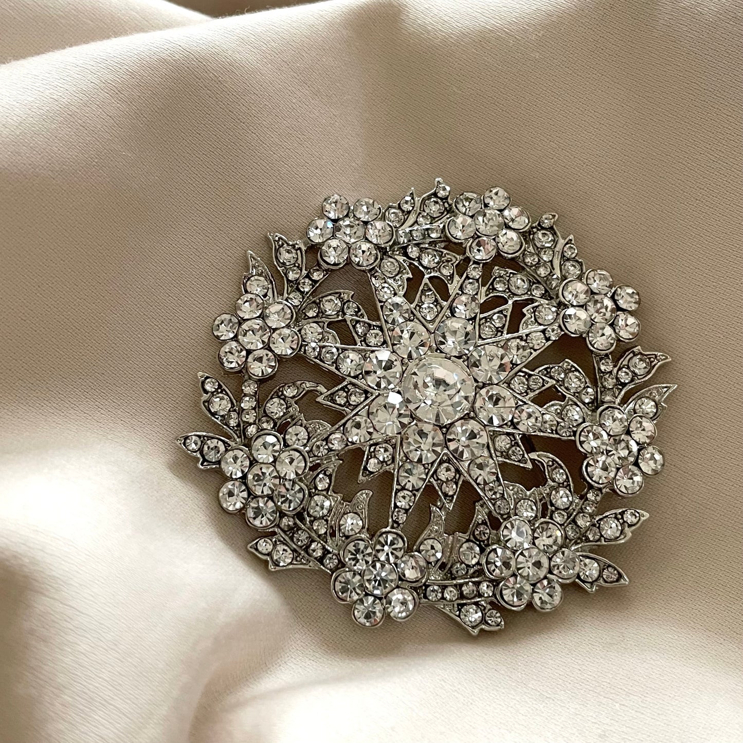 B07 : Silver Brooch